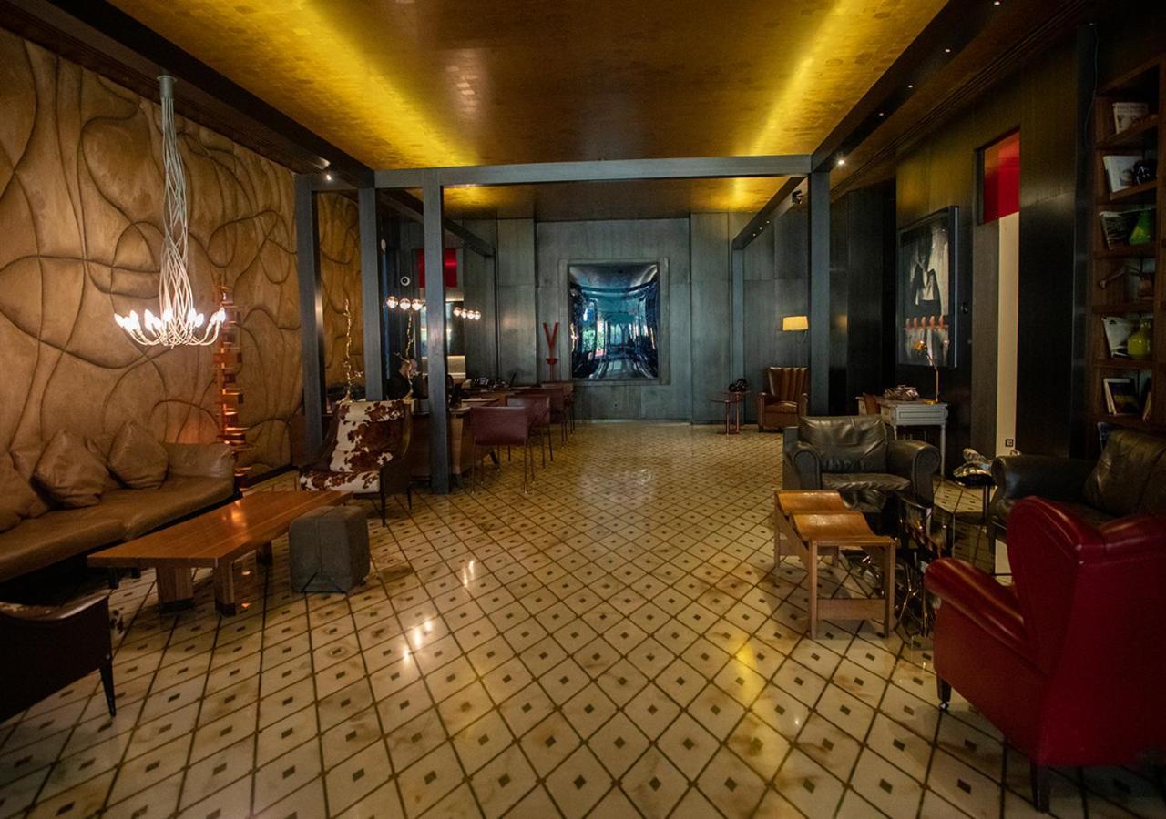 Saifi Suites Hotel Beirut Bagian luar foto