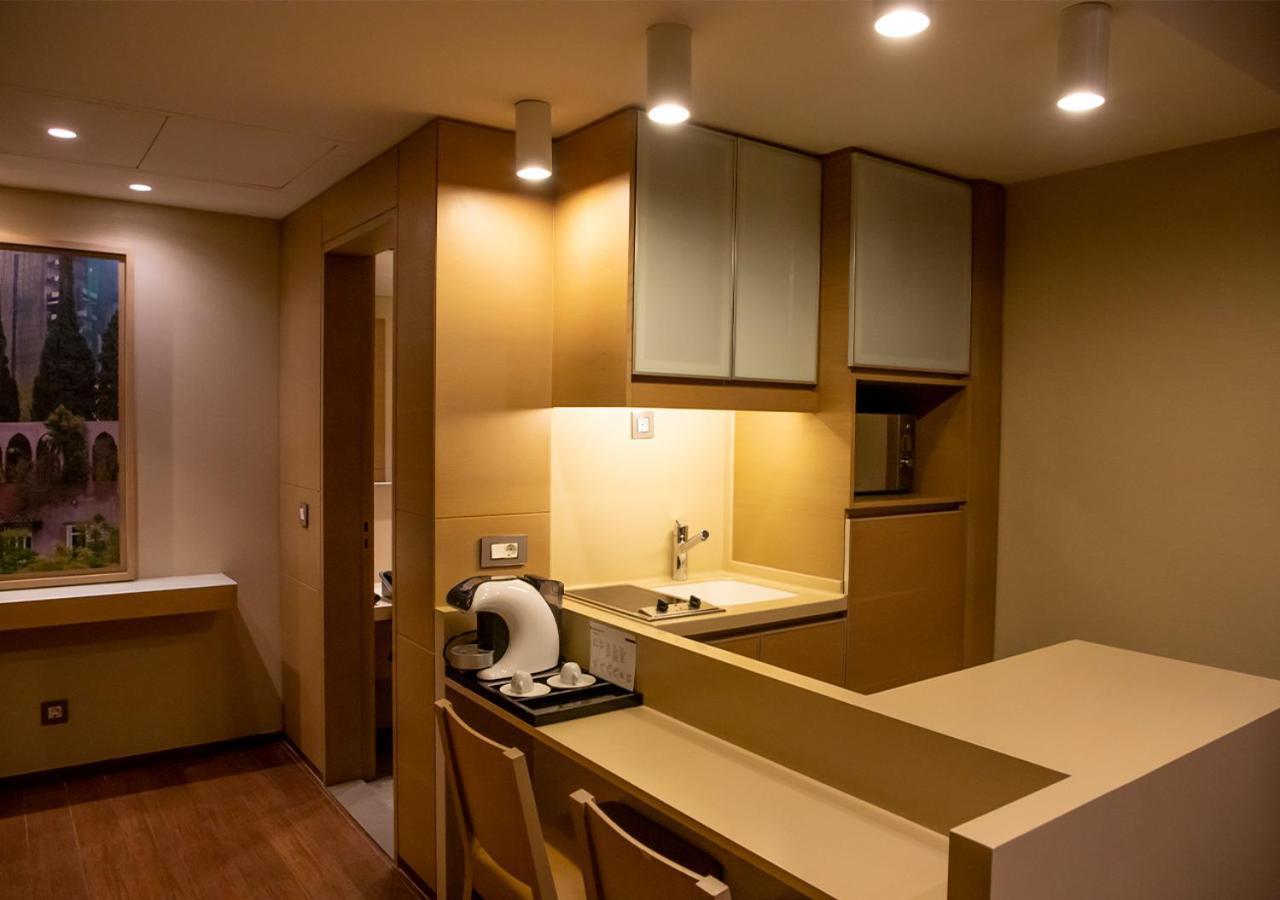 Saifi Suites Hotel Beirut Bagian luar foto