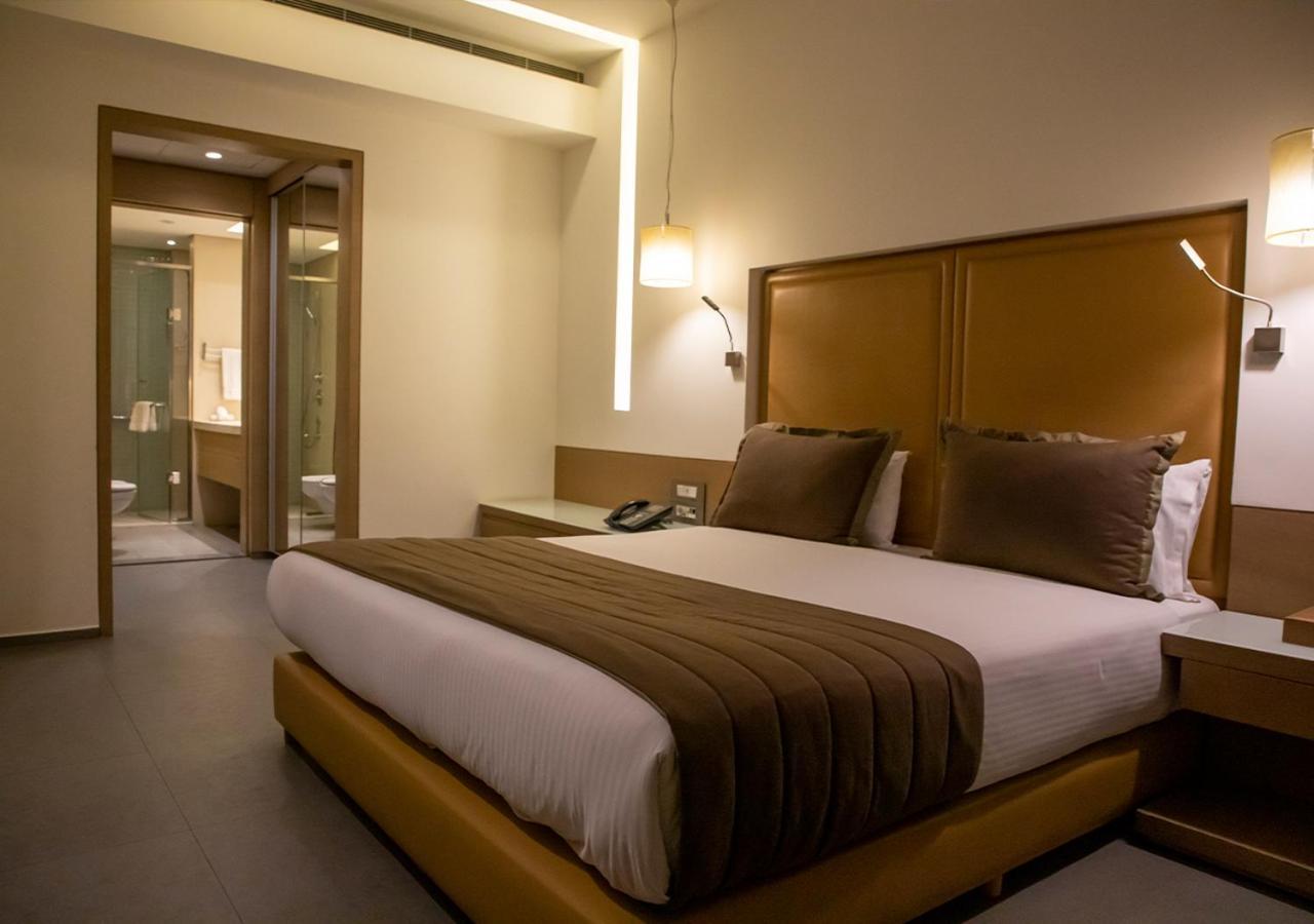 Saifi Suites Hotel Beirut Bagian luar foto