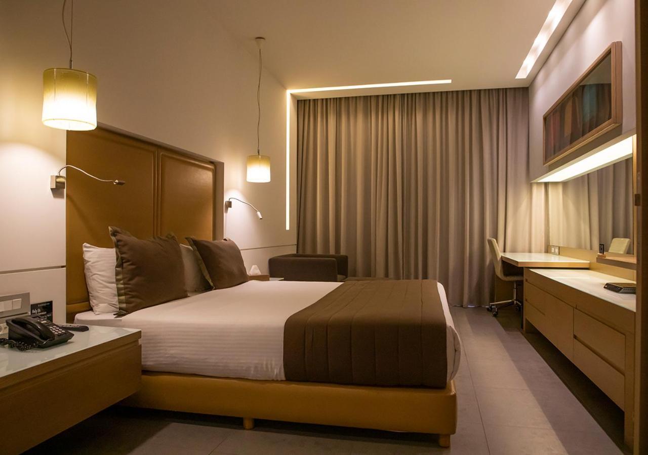 Saifi Suites Hotel Beirut Bagian luar foto