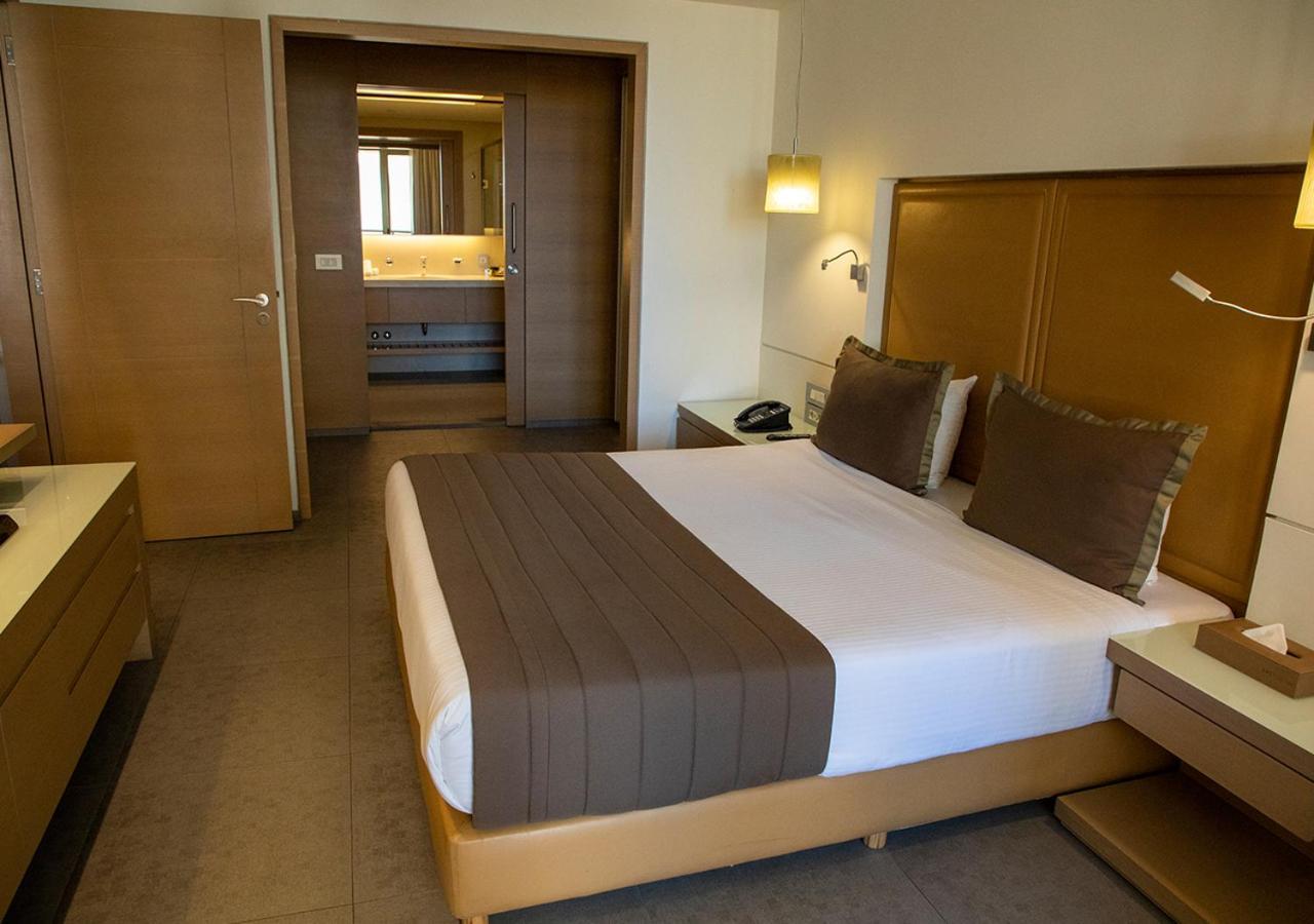 Saifi Suites Hotel Beirut Bagian luar foto