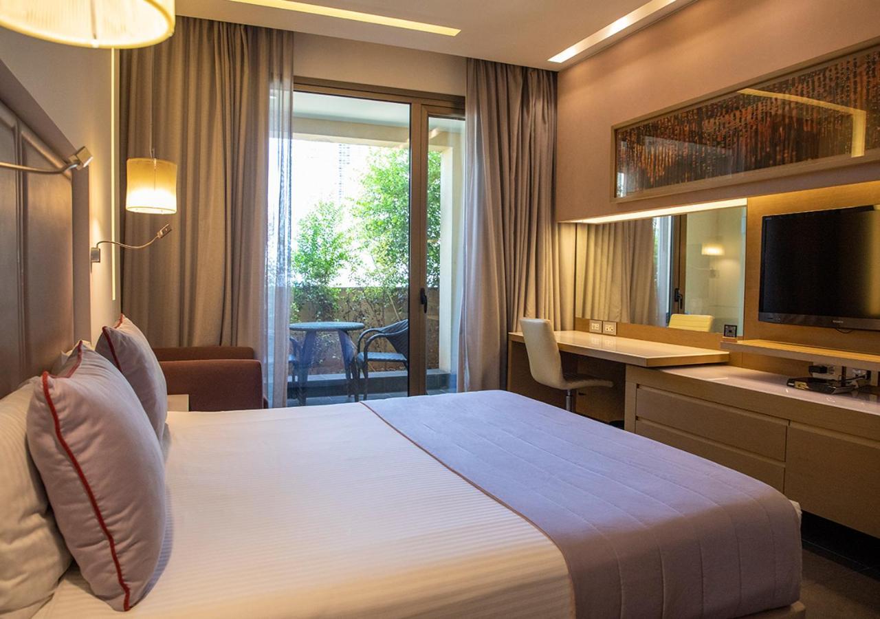 Saifi Suites Hotel Beirut Bagian luar foto