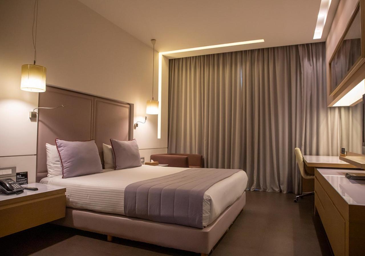 Saifi Suites Hotel Beirut Bagian luar foto