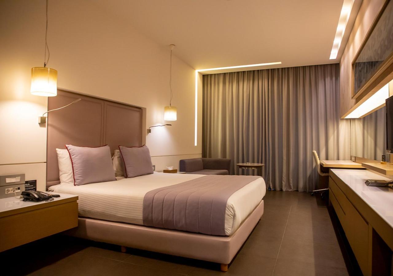 Saifi Suites Hotel Beirut Bagian luar foto