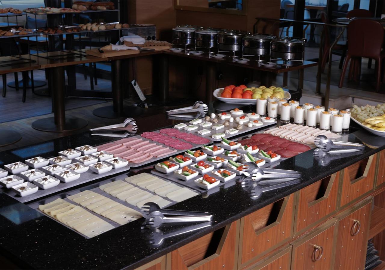 Saifi Suites Hotel Beirut Bagian luar foto