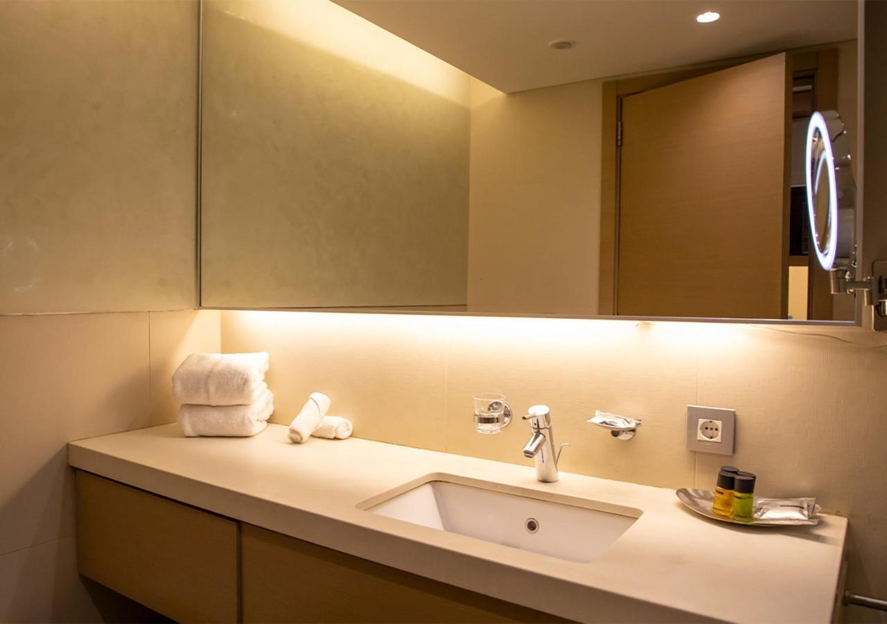 Saifi Suites Hotel Beirut Bagian luar foto