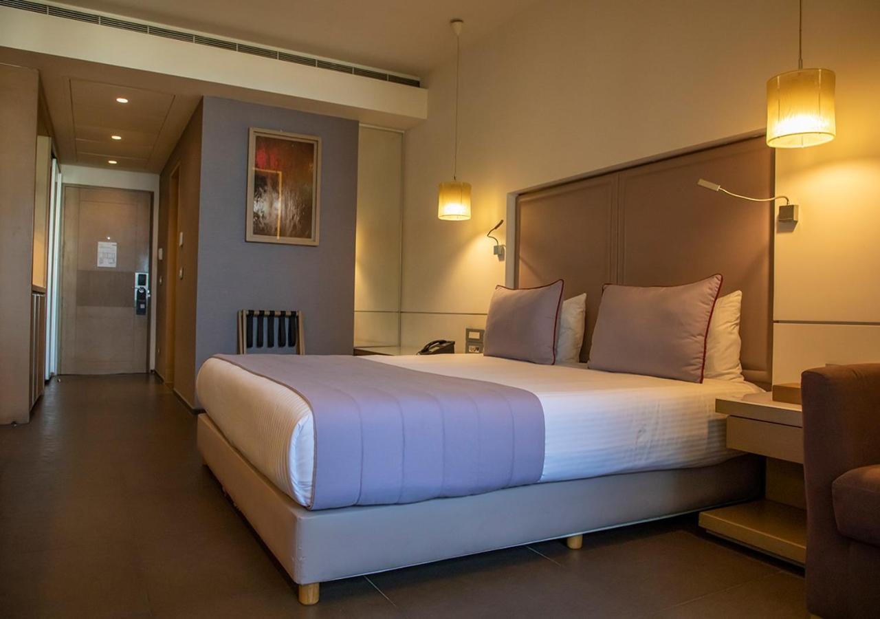 Saifi Suites Hotel Beirut Bagian luar foto