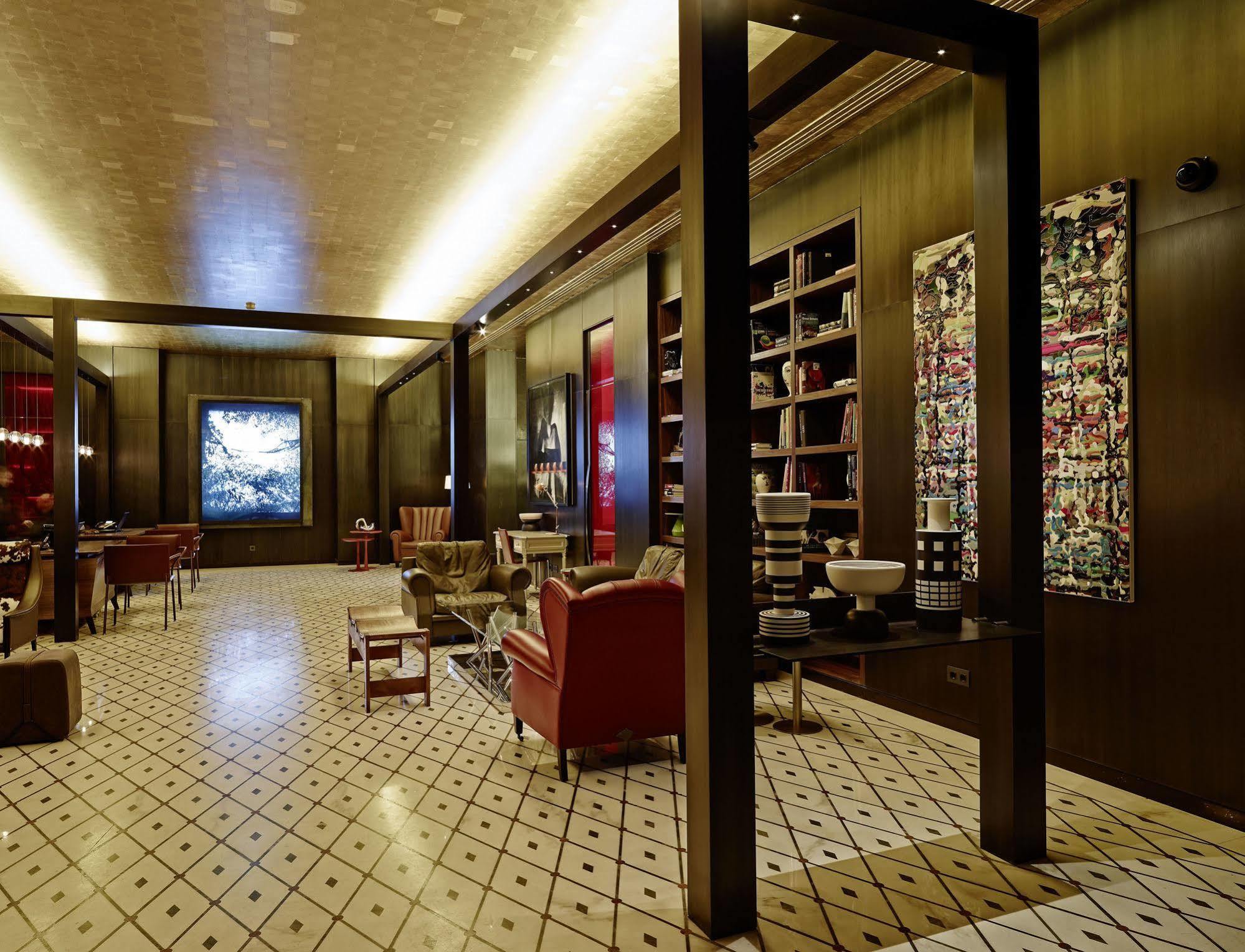 Saifi Suites Hotel Beirut Bagian luar foto