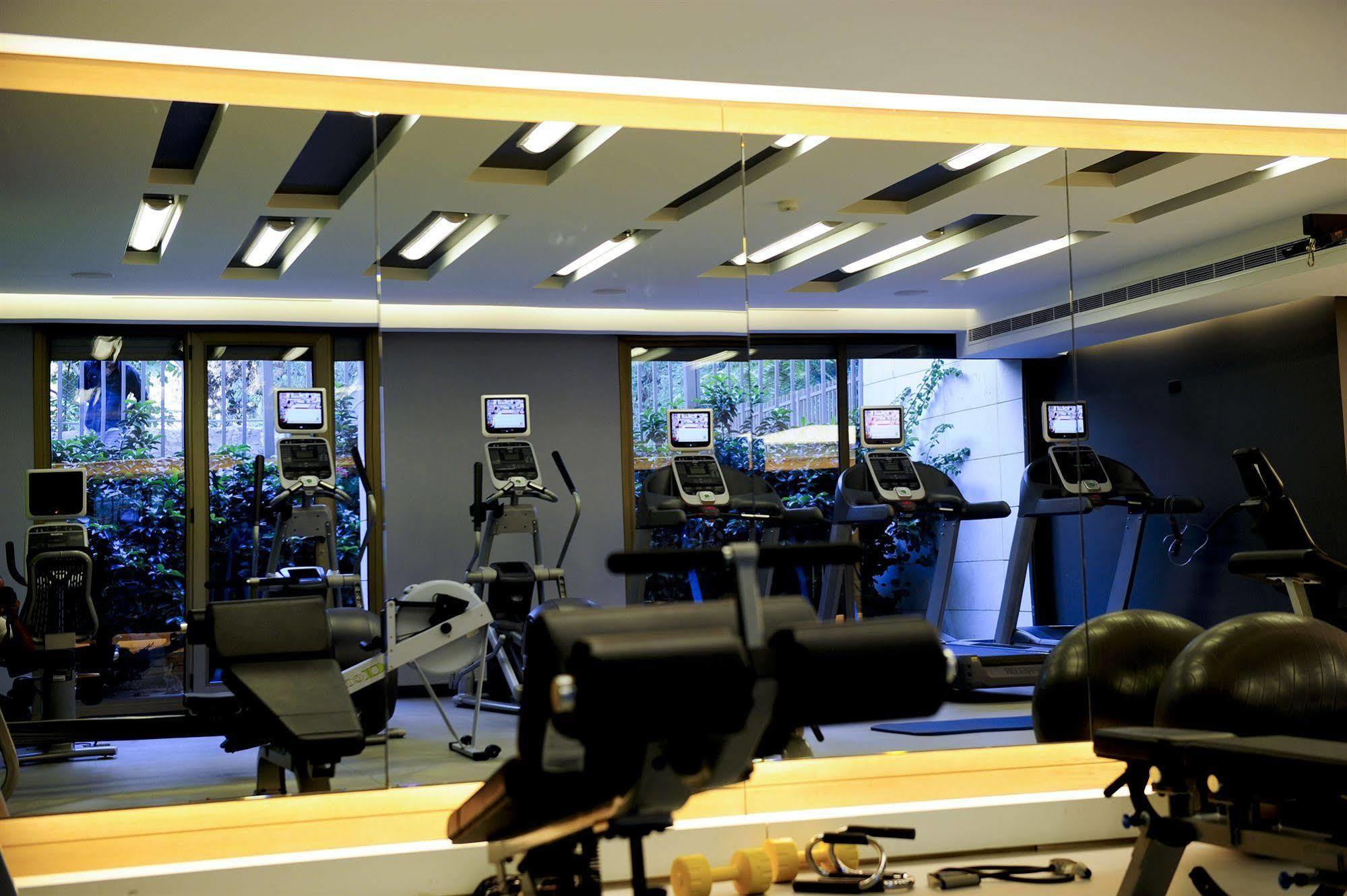Saifi Suites Hotel Beirut Bagian luar foto