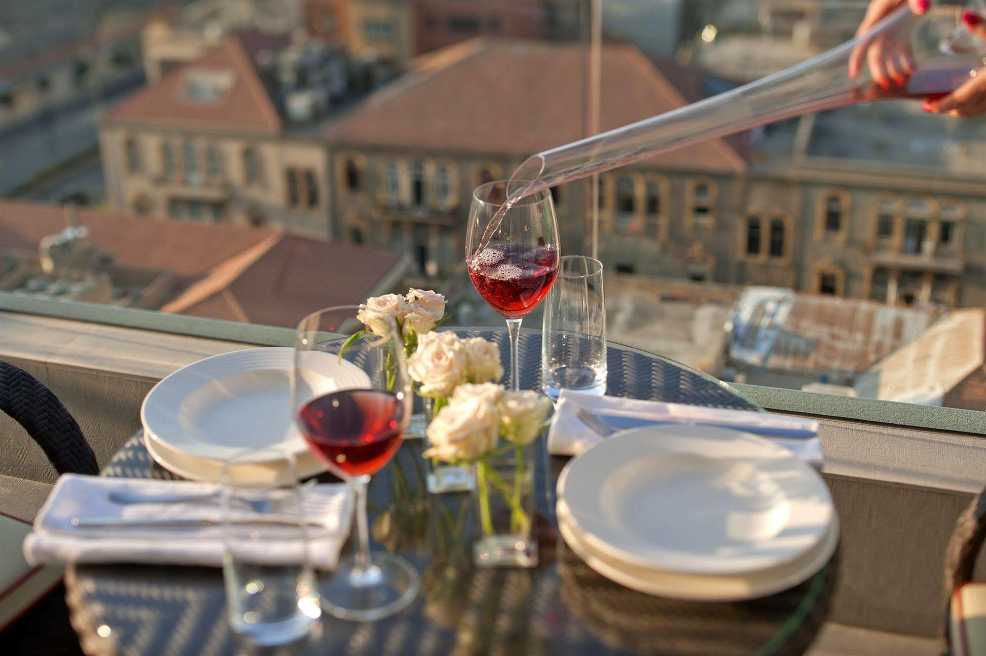 Saifi Suites Hotel Beirut Bagian luar foto